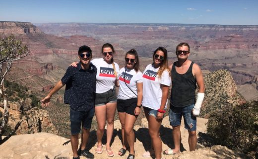 Parta skvělých přátel u Grand Canyonu